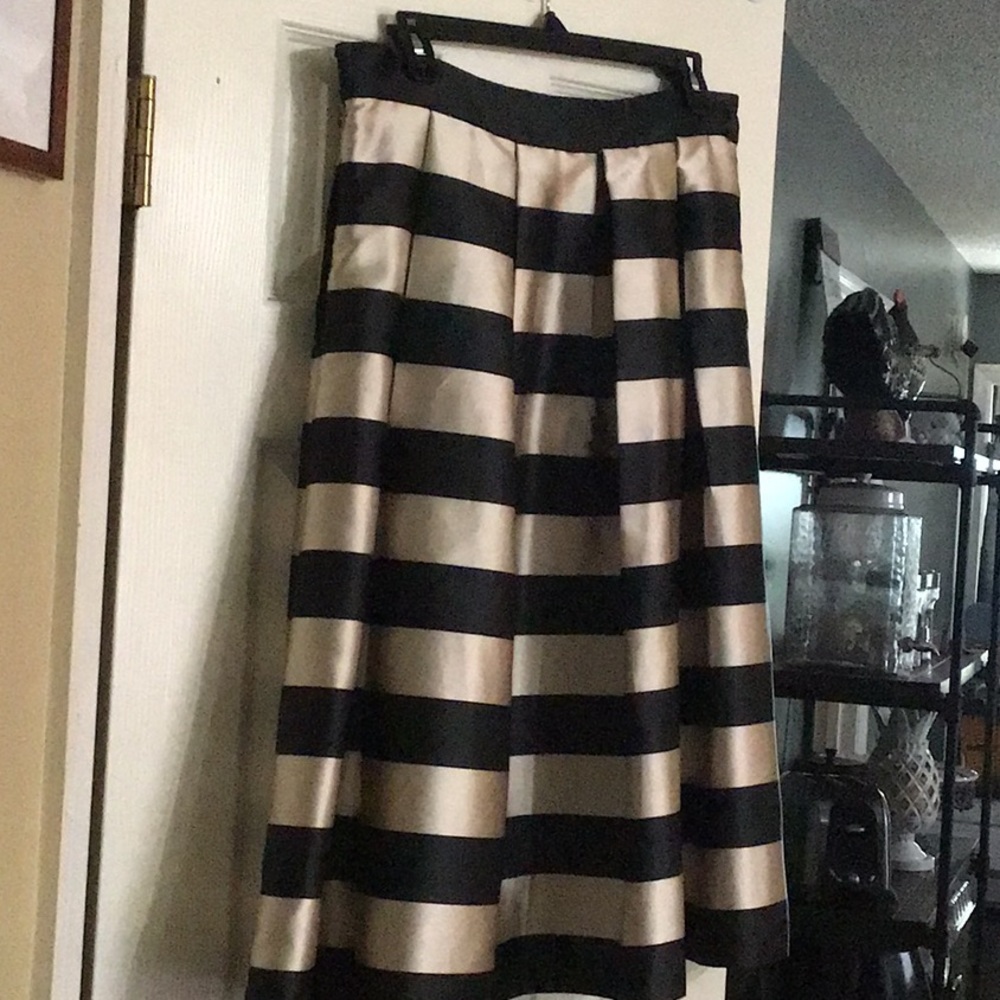 Like new skirt great for weddings or religious activities